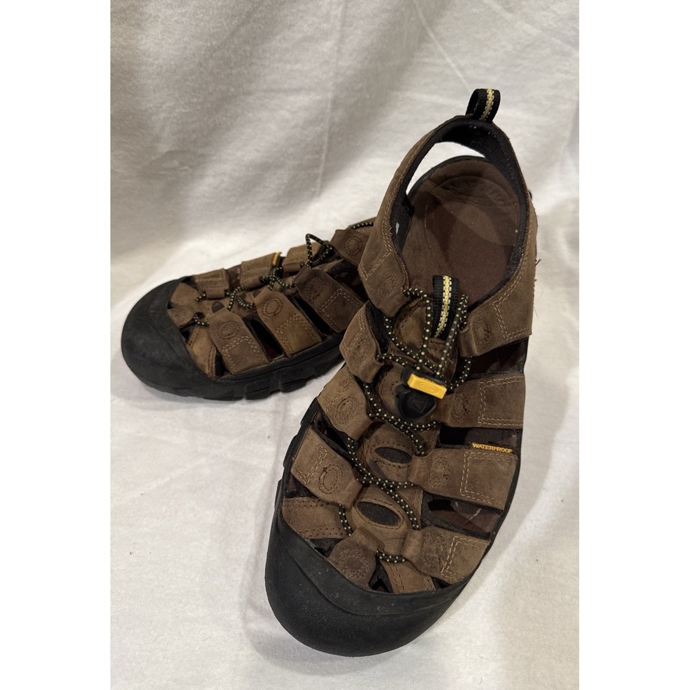 Keen Men's Bison Newport Sz 10.5 Waterproof Outdoor Hiking Camping Sandals Shoes